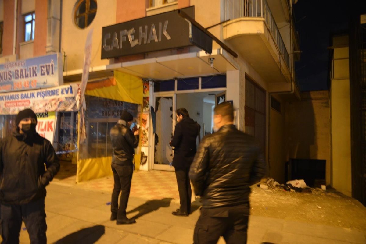 Son dakika haber | İş yerine arabayla dalan ortağını tabancayla vurdu: 1 ölü