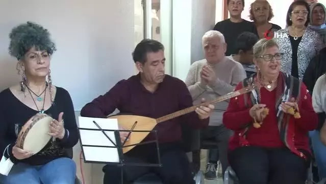İzmir'de Engelsiz koro... Zihinsel engelli çocuklar ve anneleri aynı koroda