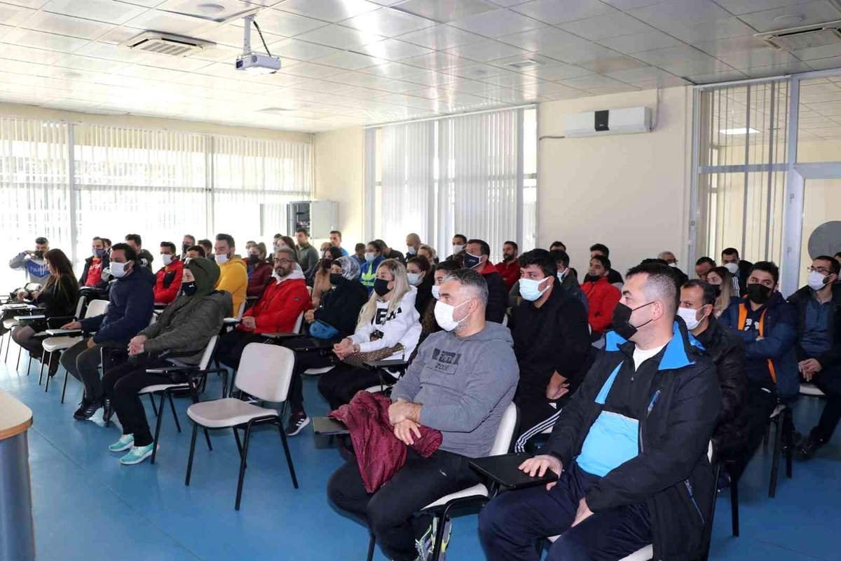 Kabakcı antrenörler ile toplantı yaptı