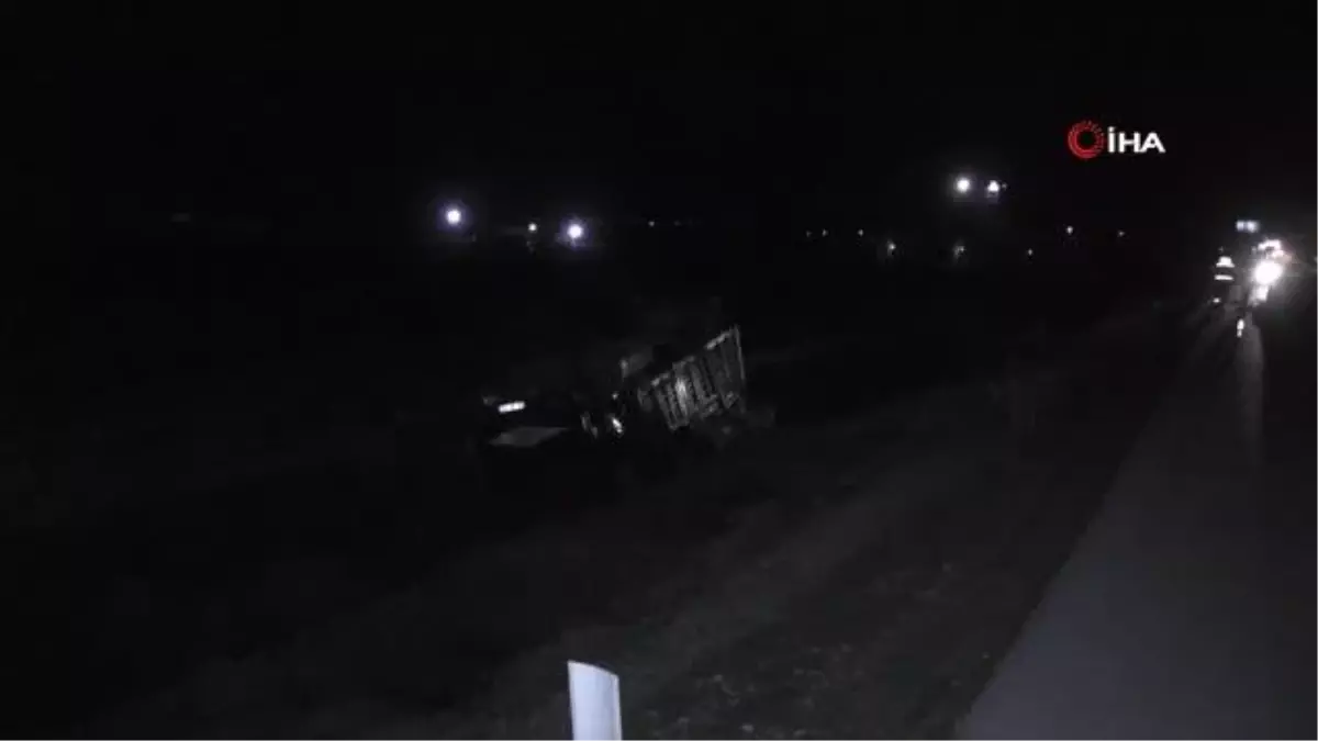 Konya'da tır ile kamyon çarpıştı, sürücü yaralandı