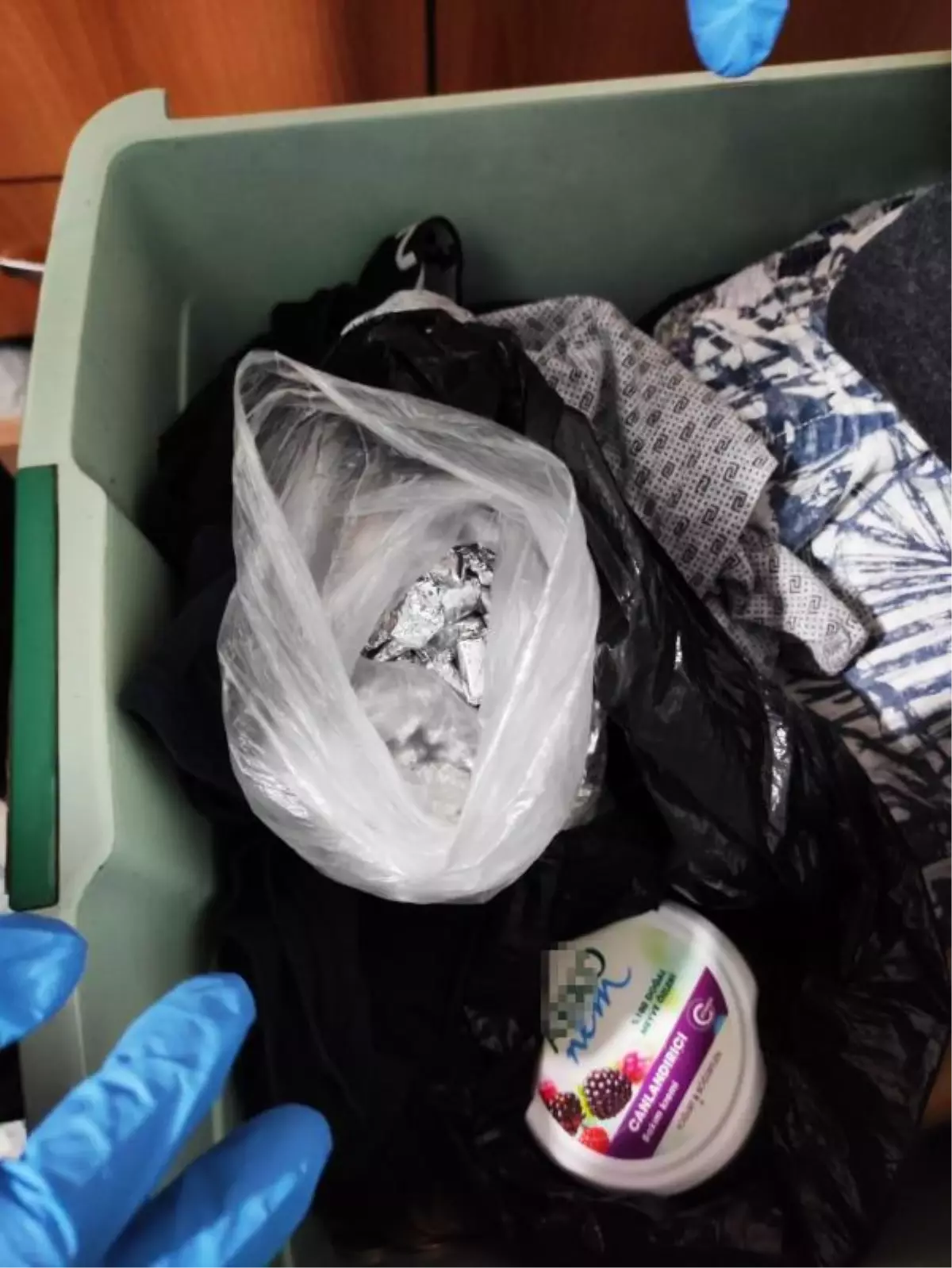 Krem kutusundan uyuşturucu çıktı