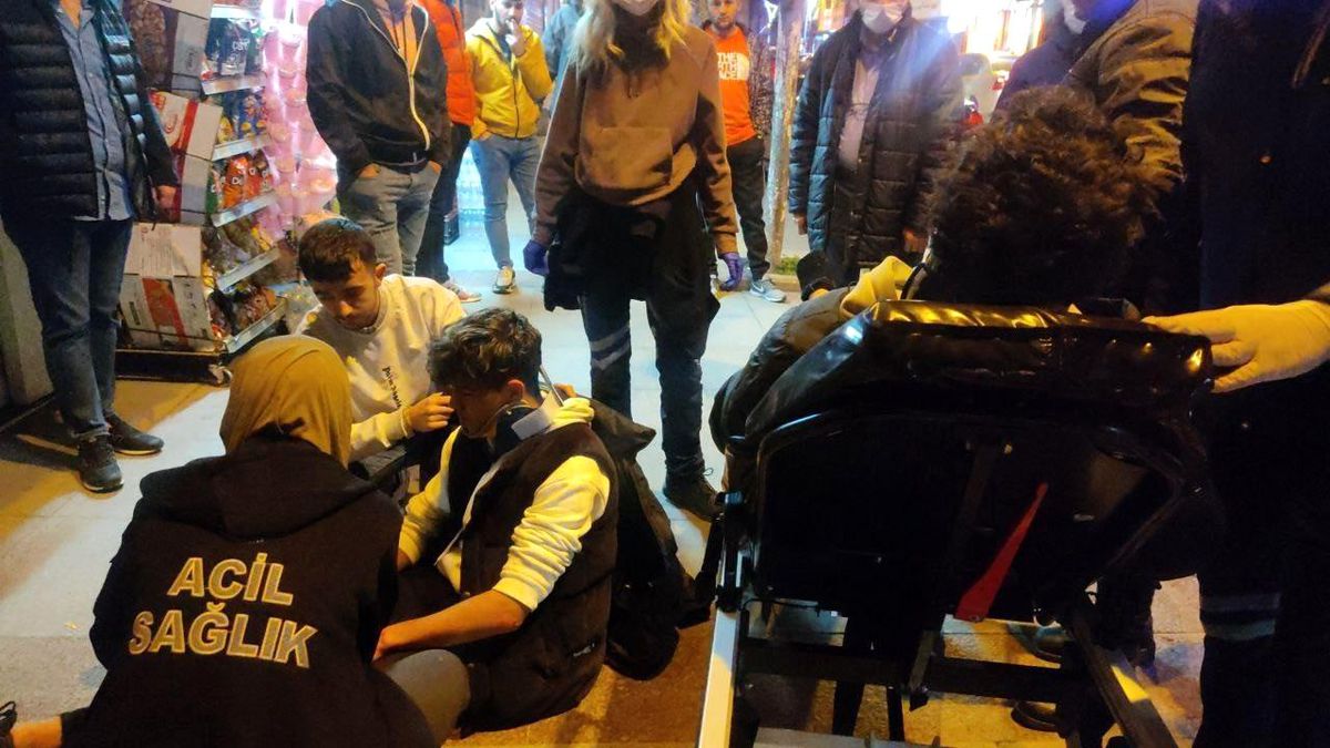 Motosiklet yayaya çarptı: 2 yaralı