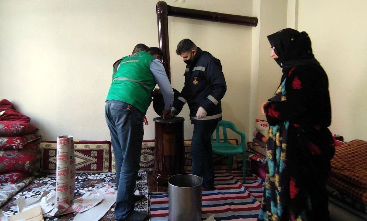 Şanlıurfa\'da ihtiyaç sahiplerine odun sobası desteği