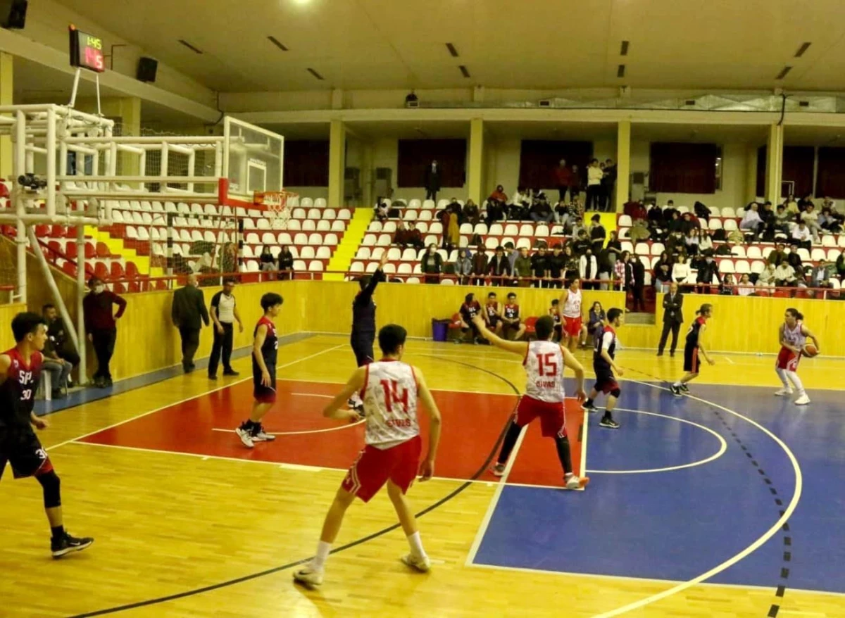 Sivas\'ta "Okullar arası basketbol" rüzgarı esti