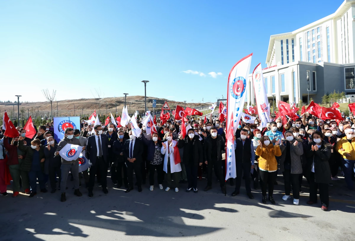 Türk Sağlık-Sen "doktorlara yapılan zammın tüm sağlıkçıları kapsamasını" istedi