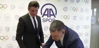 Türkiye Motosiklet Federasyonunda Toprak Razgatlıoğlu'nun tarihi başarısının sevinci yaşanıyor (1)