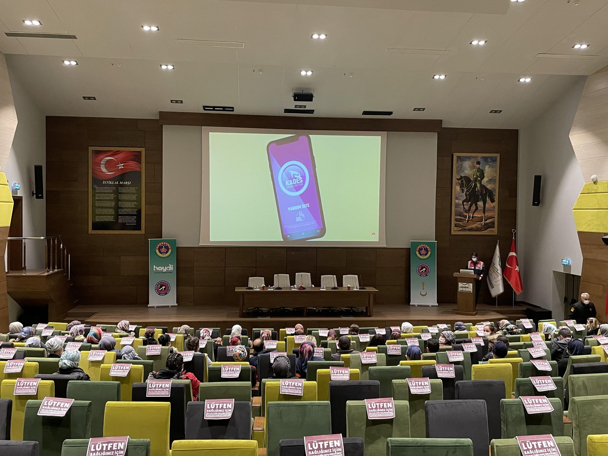 Son dakika haberleri! Uşak\'ta jandarmadan fabrika çalışanlarına bilgilendirme semineri