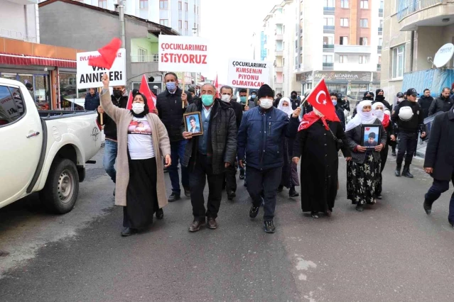 Van'da annelerin evlat nöbeti devam ediyor