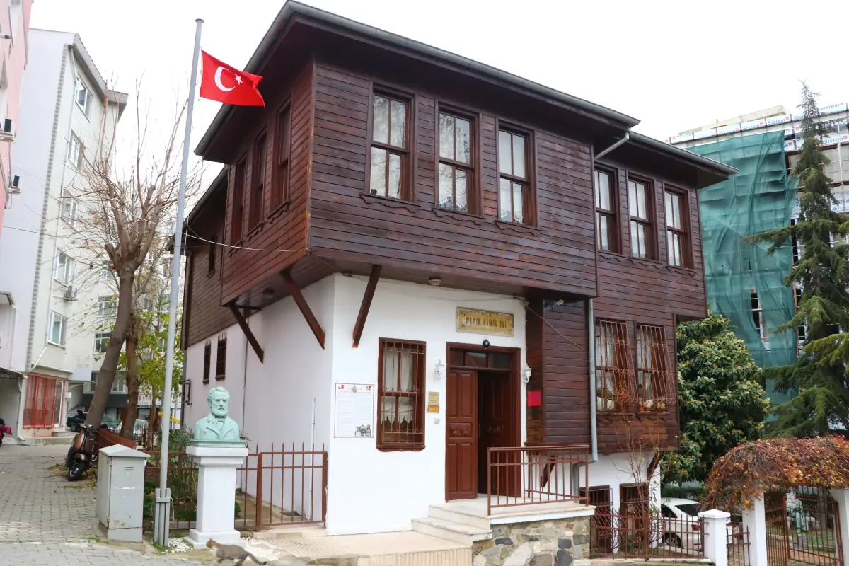 "Vatan Şairi"nin evi, öğrenciler ve turistlerin ilgi odağı oluyor