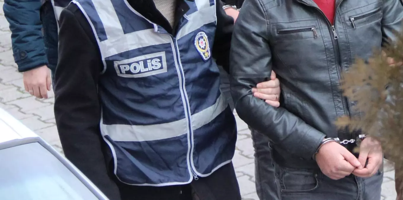 Yunanistan\'a kaçmaya çalışırken yakalanan FETÖ şüphelisi 3 eski polis tutuklandı