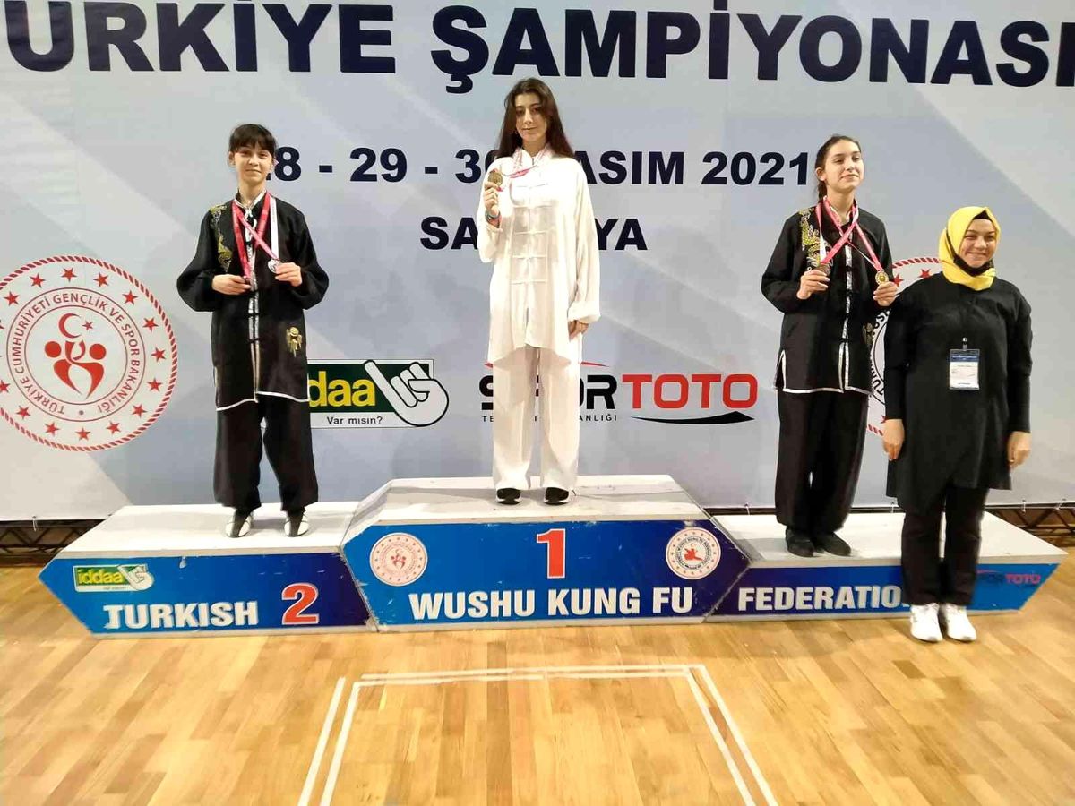 Yunusemreli wushucular Sakarya\'da Türkiye şampiyonu oldu
