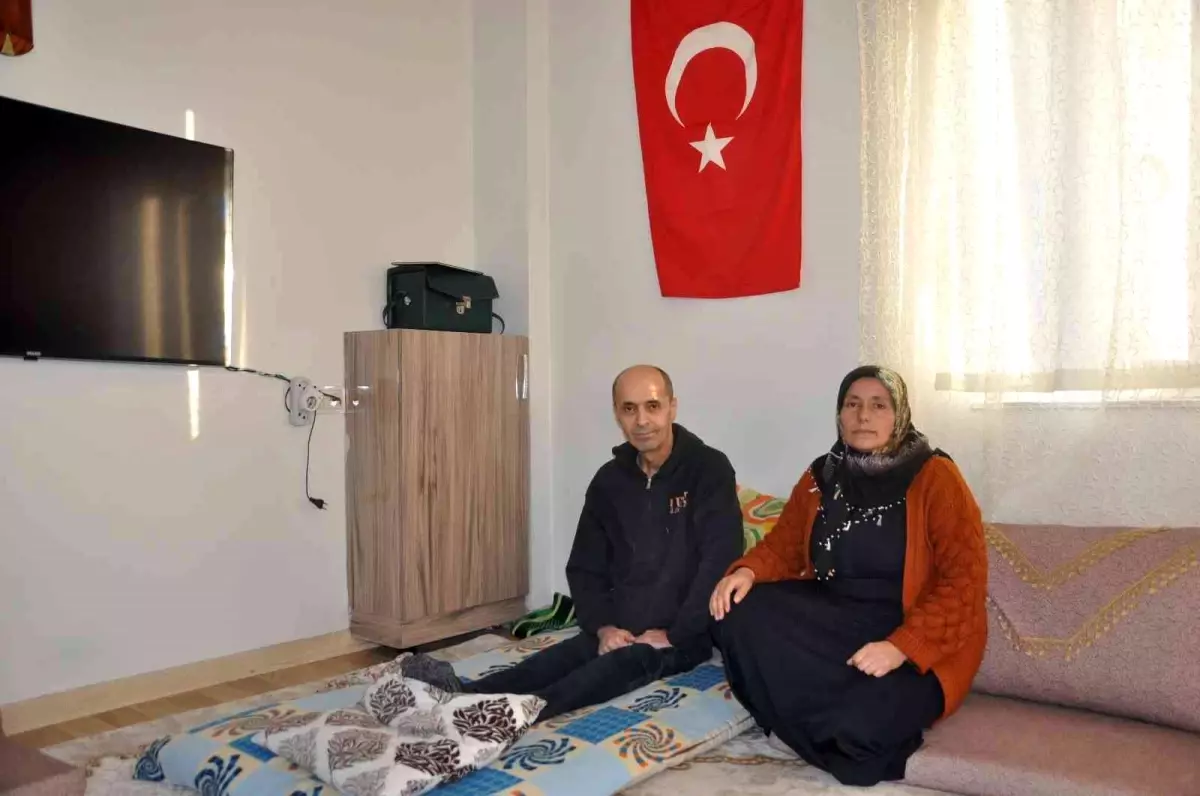 25 yıl önce çıkan çatışmada yaralanarak ferç olan gazi eşine gözü gibi bakıyor