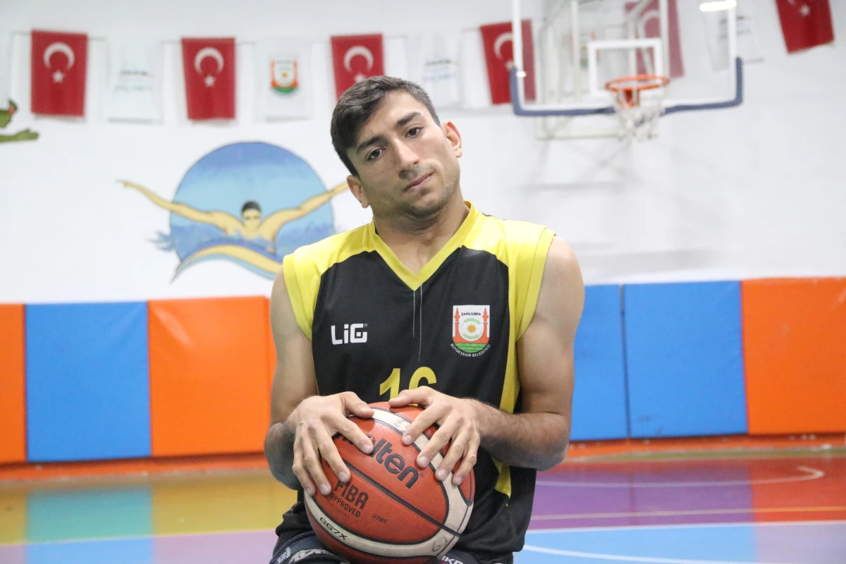 ŞANLIURFA - Ailesinden gizli başladığı basketbol, engelli Abdullah\'ın hayatını değiştirdi