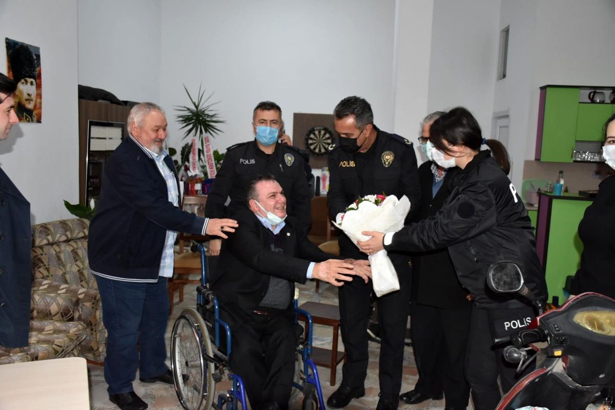Son dakika haberleri | Bafra polisi engellilerin yanında
