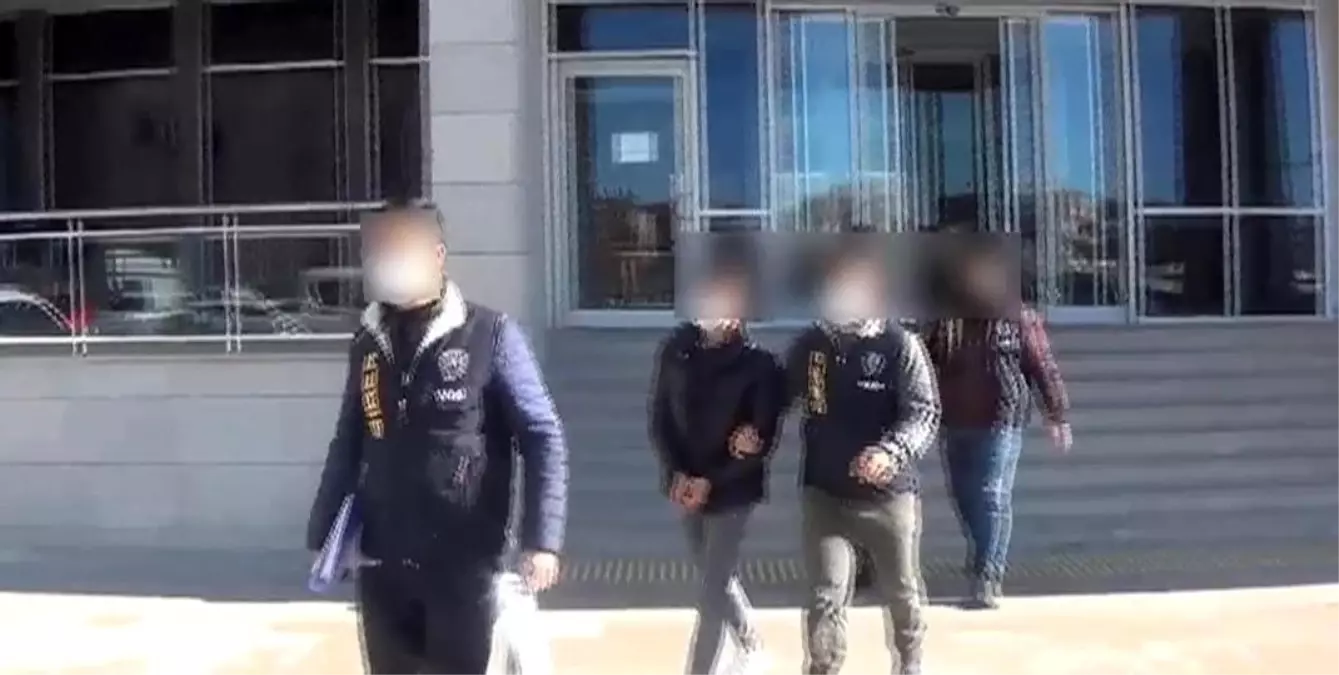 Bankada parayı çeken dolandırıcılar suçüstü yakalandı