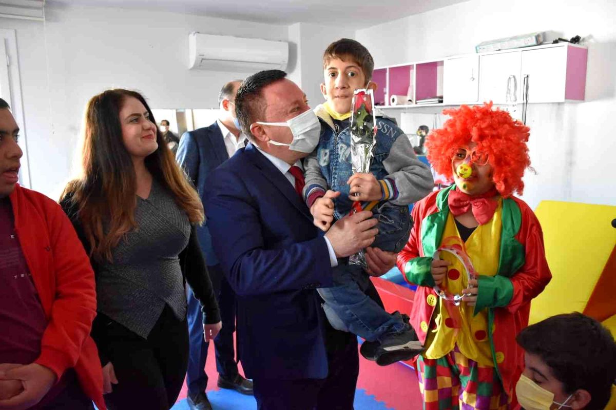 Başkan Beyoğlu engelli çocuklarla bir araya geldi