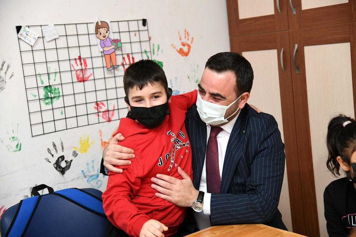 Başkan Özlü, rehabilitasyon merkezini ziyaret etti