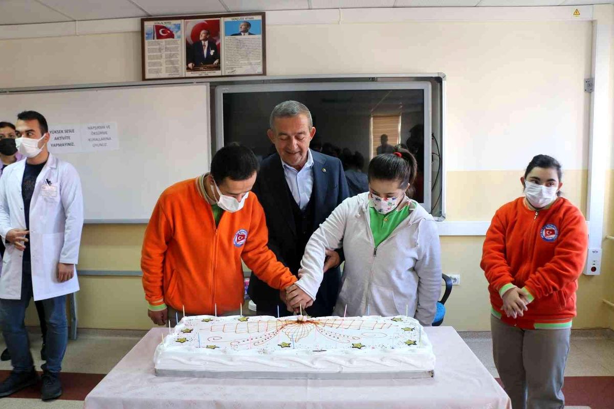 Son dakika haberi: Başkan Tanoğlu engelli çocukları yalnız bırakmadı