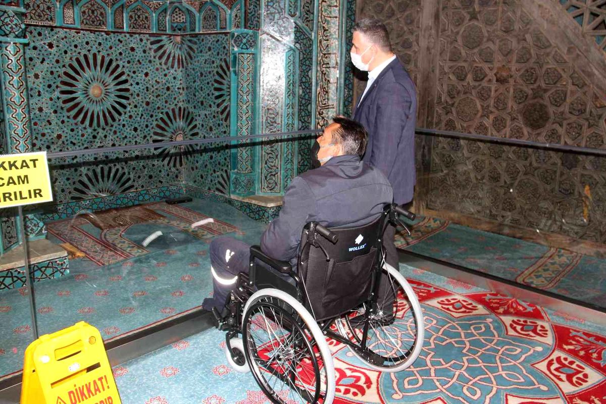 Beyşehir\'deki tarihi Eşrefoğlu Camisi\'nde engelli bireylere engelsiz ziyaret imkanı