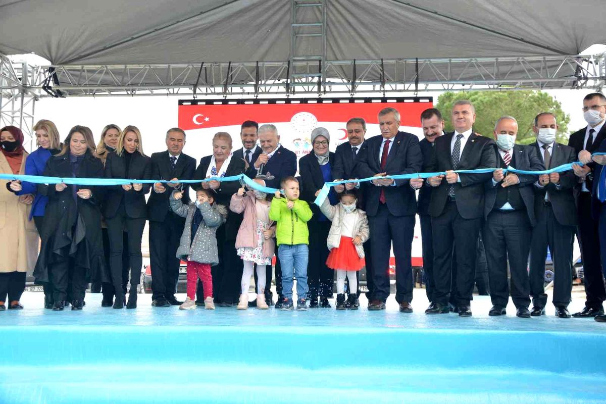 Binali Yıldırım, anaokulu açtı, engellilere müjde verdi