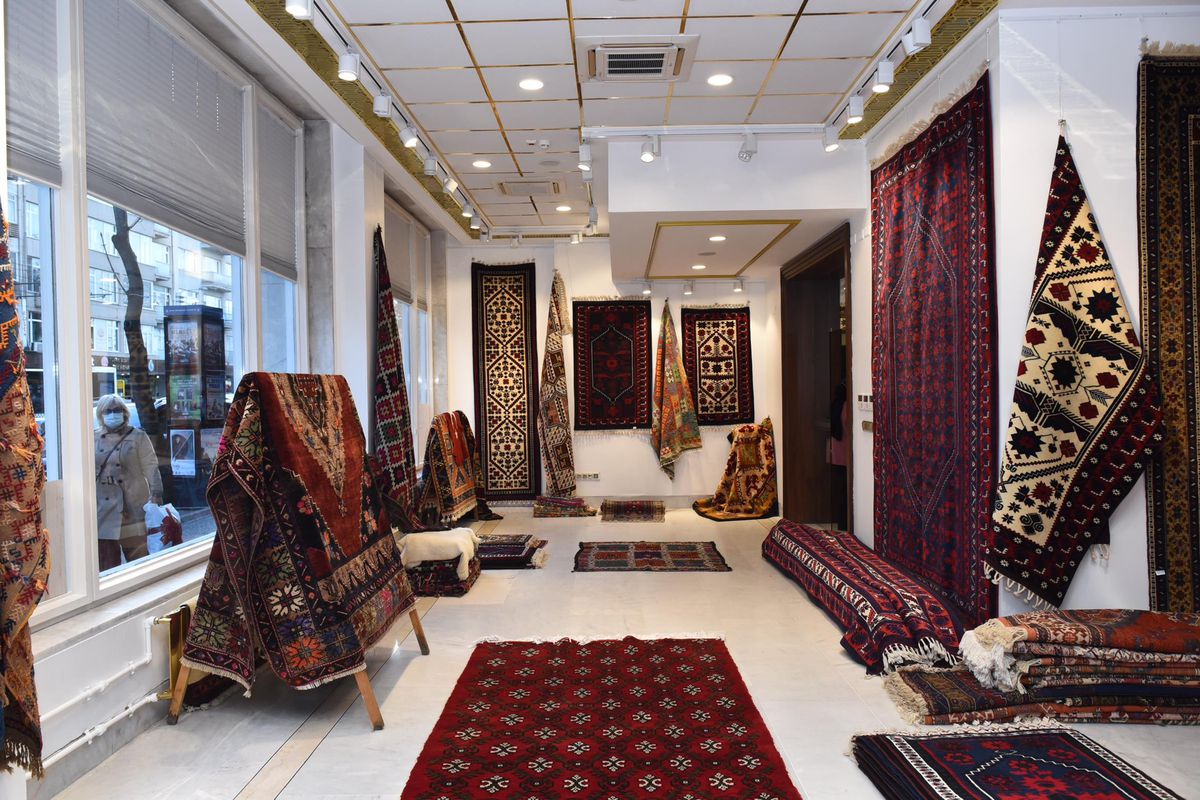 Tarihi 3 bin yıl öncesine dayanan halılar Bursa'da sergileniyor