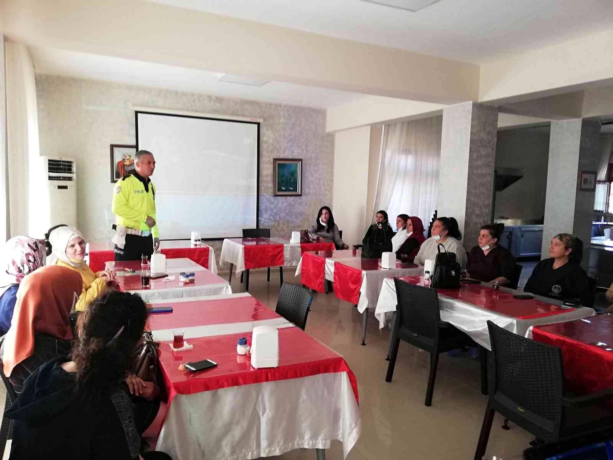 Son dakika haber: Çocuk Destek Merkezi Müdürlüğü personeline trafik eğitimi verildi