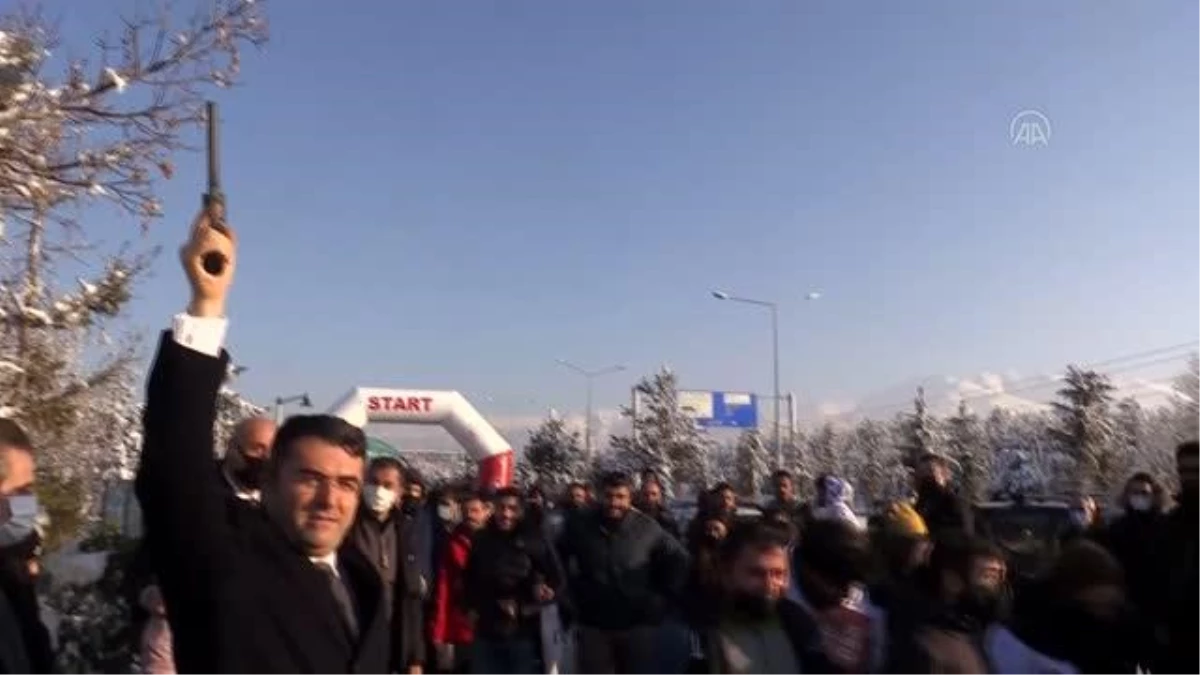 Dondurucu soğukta engelliler için koşan gönüllüler farkındalık oluşturdu