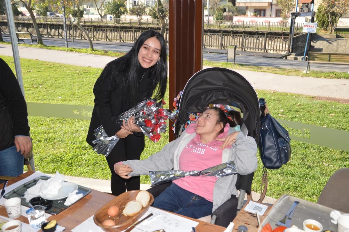 Engelli bireyler 3 Aralık Dünya Engelliler Günü etkinliğinde buluştu