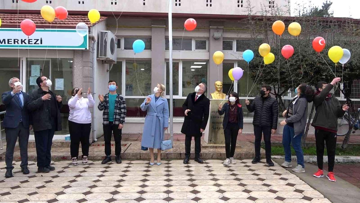 Engelli bireylerin el emekleri sergilendi
