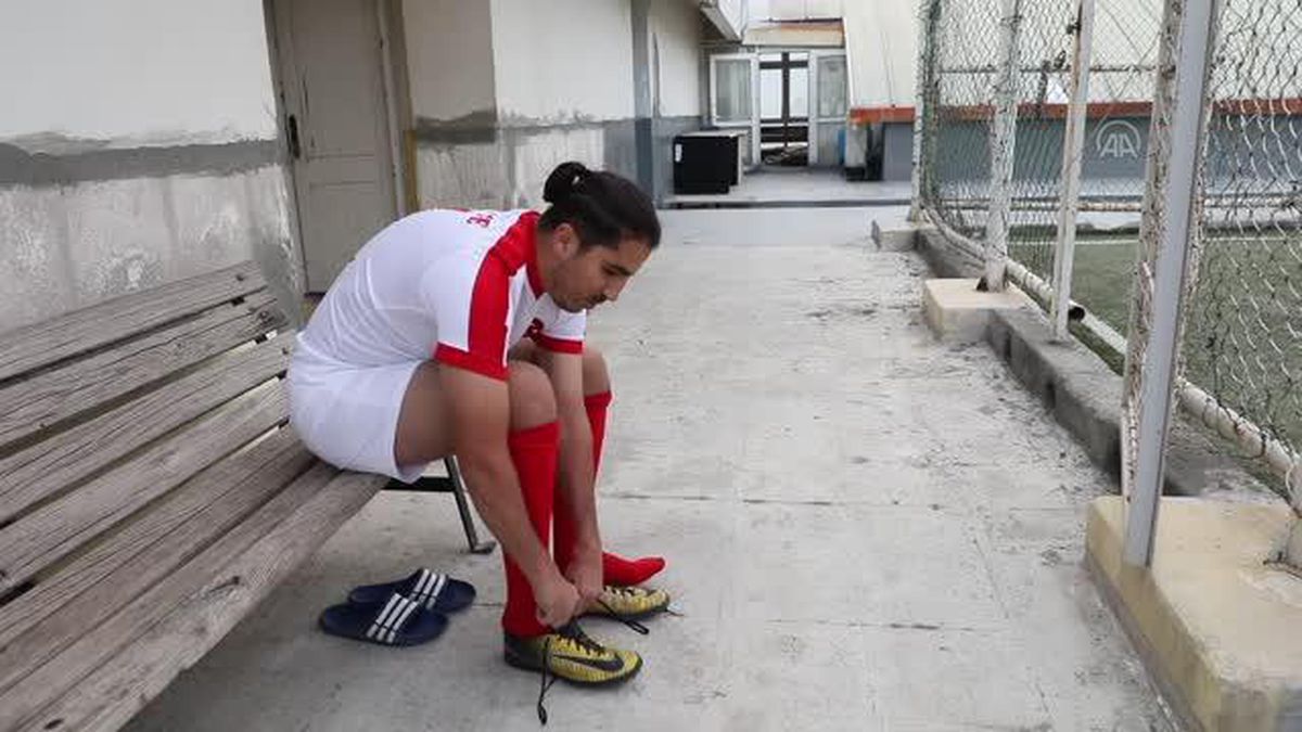 Görme engelli milli futbolcu, kardeşinin sesiyle gol kralı oldu