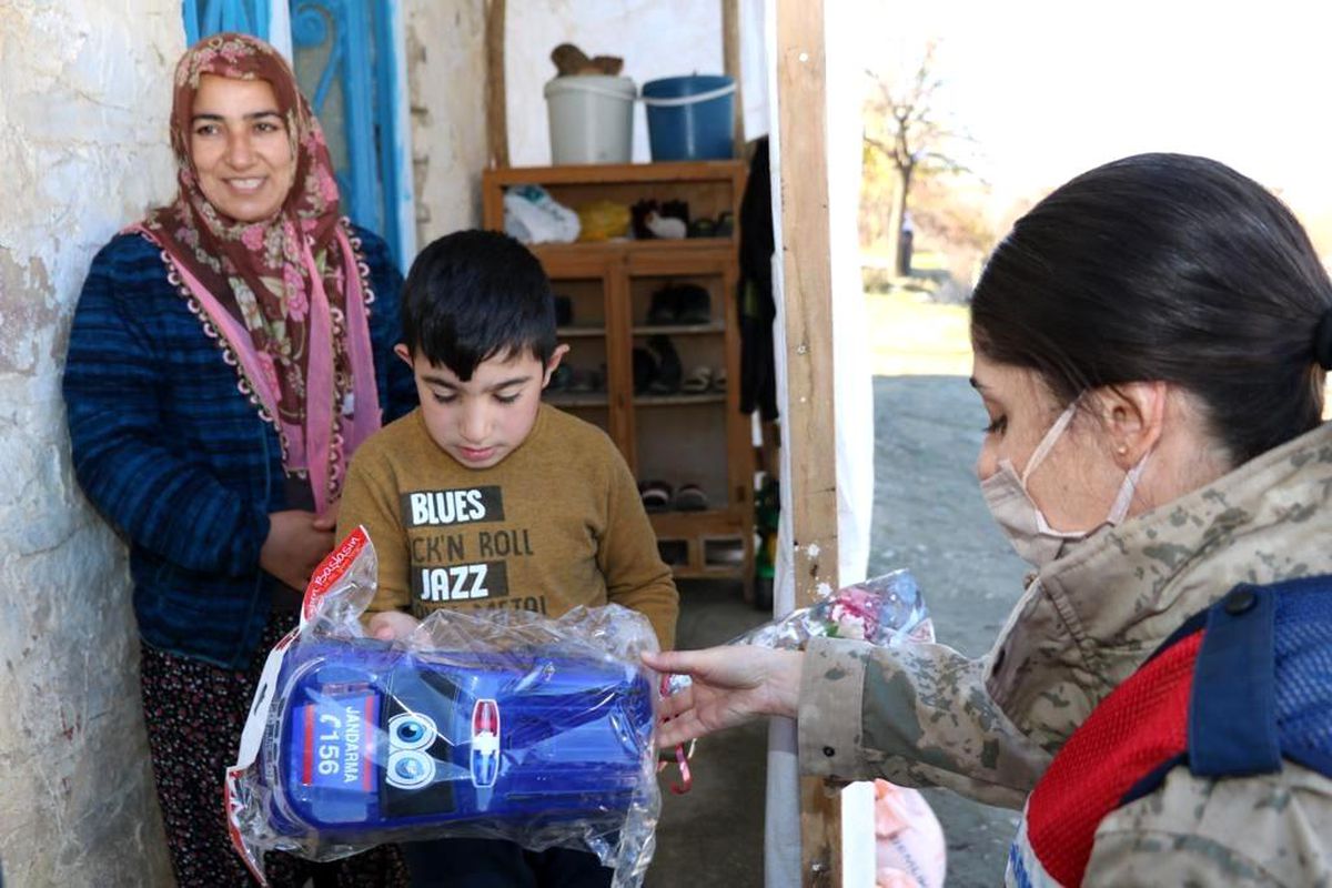 Son dakika haber | Jandarma ekipleri özel çocukları unutmadı