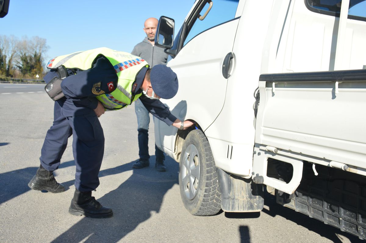Karasu\'da zorunlu kış lastiği denetimi yapıldı