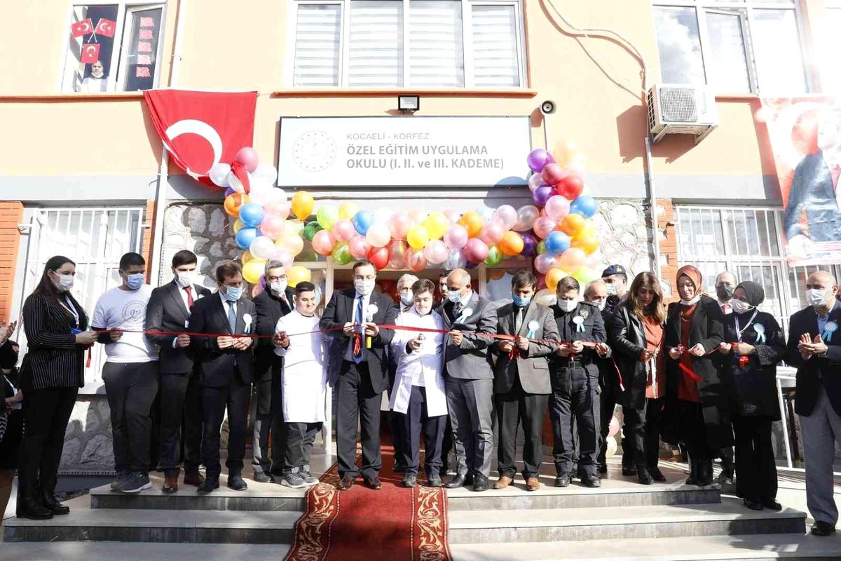 Körfez\'de özel günde özel açılış
