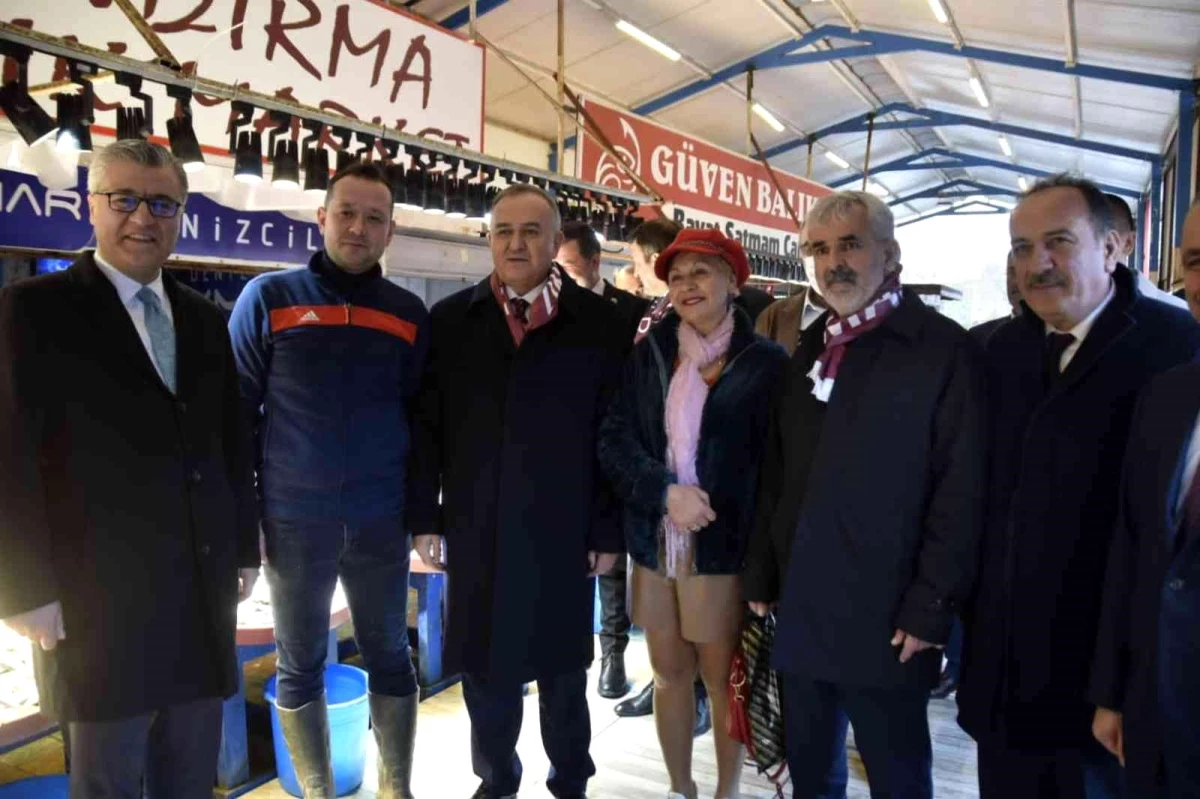 MHP\'liler Bandırma\'da esnafı gezdi