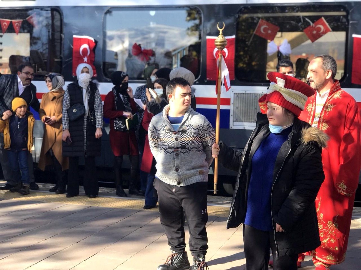 Özel çocukların trenle masalsı yolculuğu