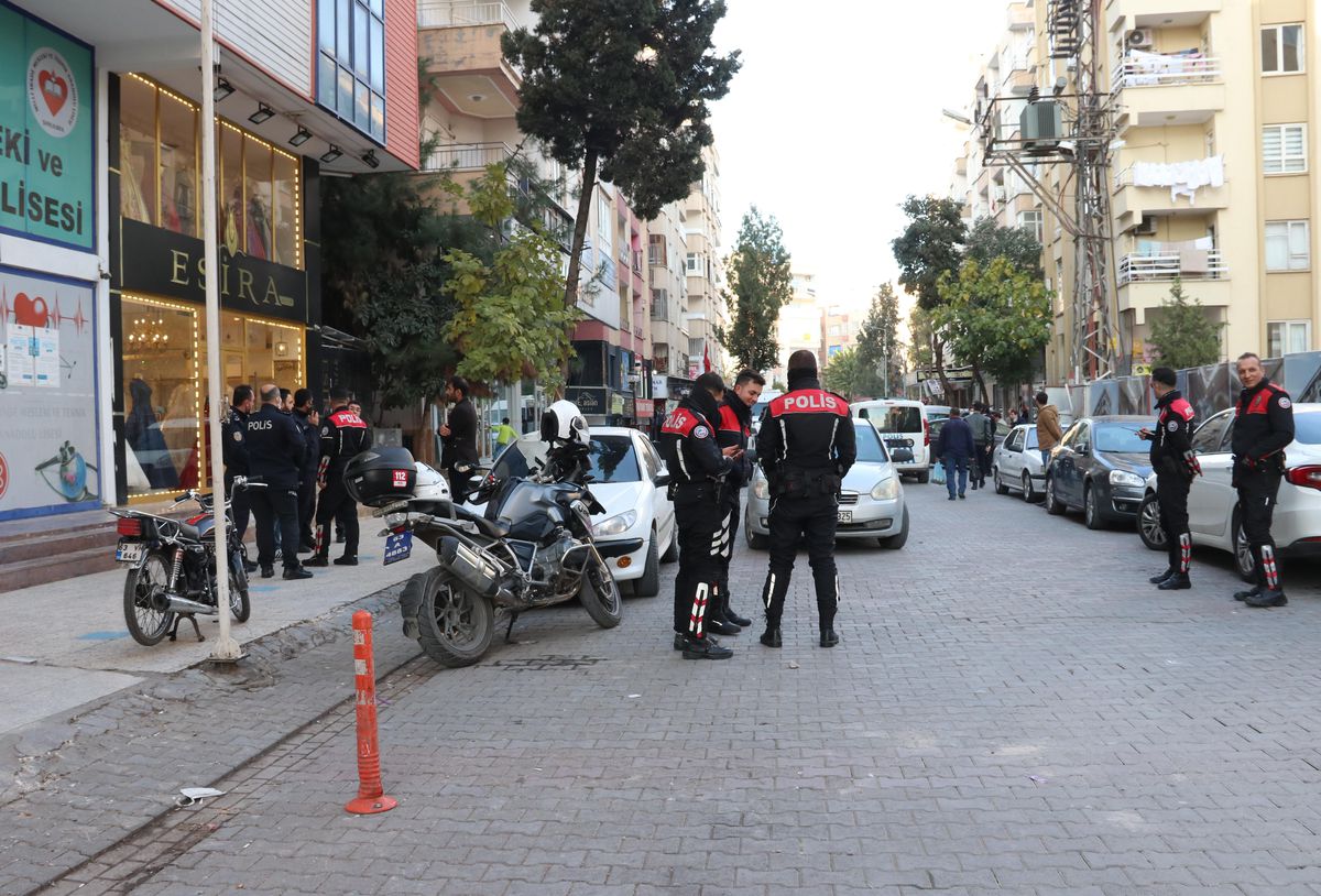 Şanlıurfa\'da bir okula giren kişiler ile öğrenciler arasında kavga çıktı
