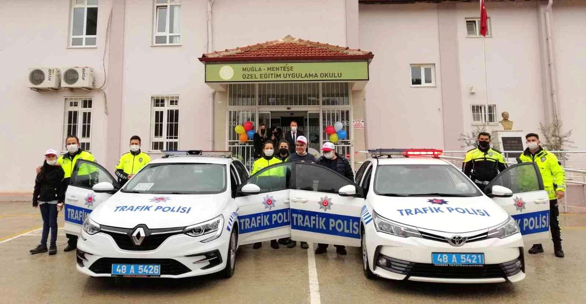 Trafik polisleri engelli öğrencilerle bir araya geldi