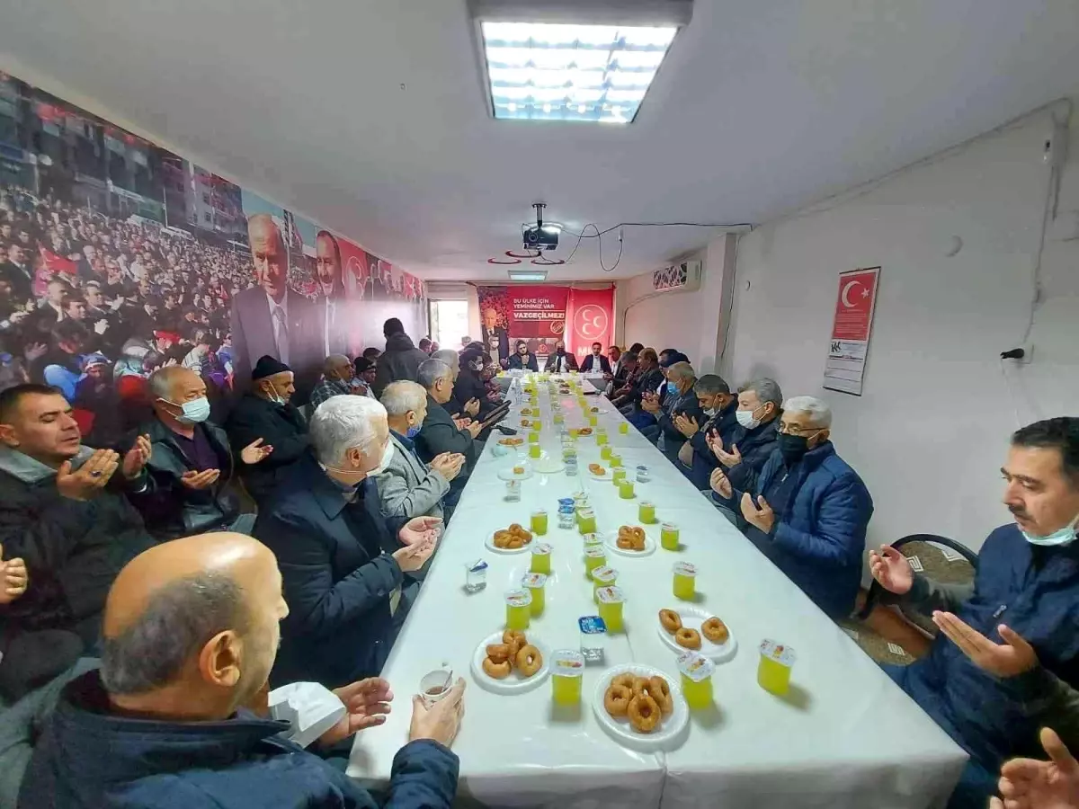 Yaşamını yitiren MHP\'li Aydemir için mevlit okutularak lokma dağıtıldı