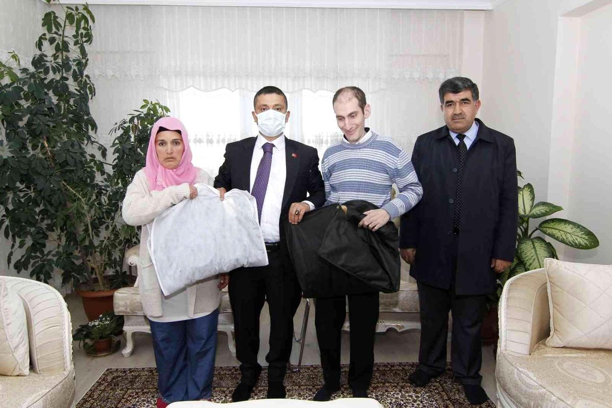 33 yaşındaki engelli Akçay nişanlandı