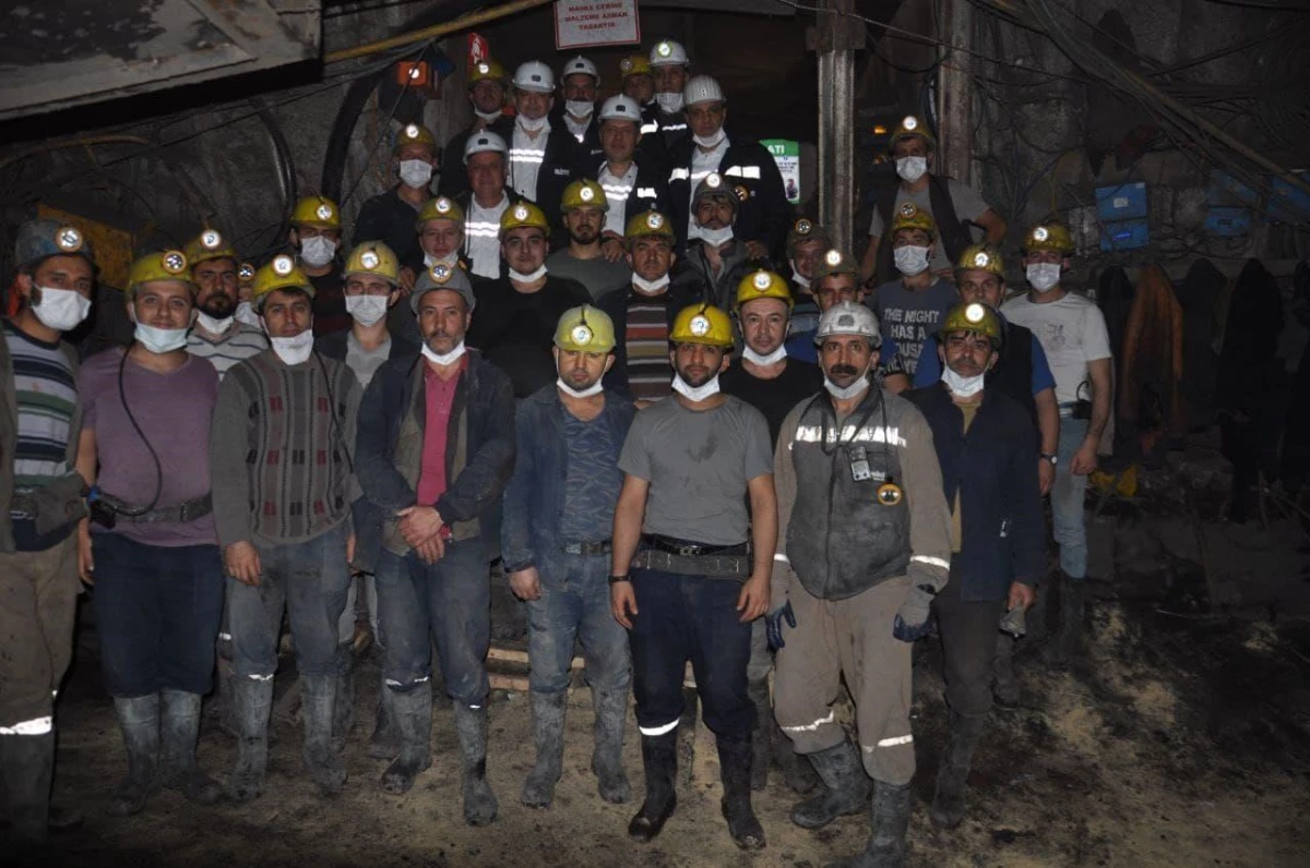 AK Parti\'li Mehmet Ali Özkan Soma\'da madencilerle buluştu