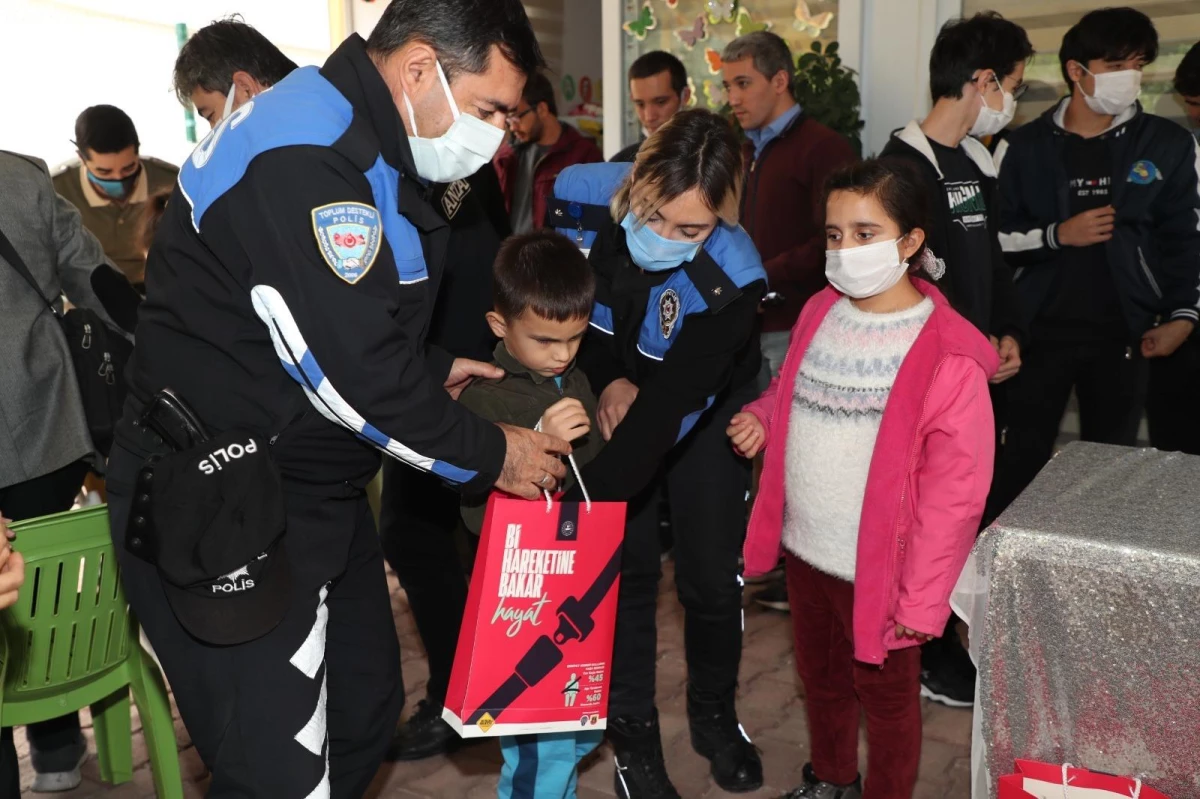 Antalya Emniyet Müdürlüğü ekiplerinden görme engelliler derneğine ziyaret