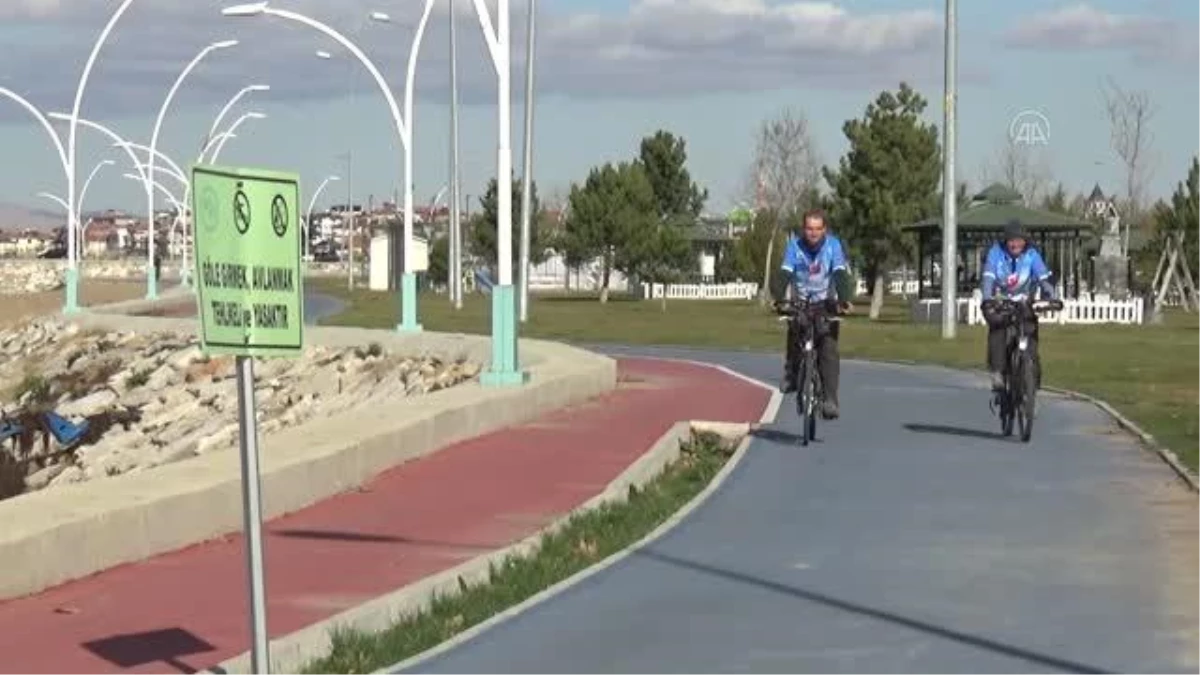 Bisikletleriyle Avrupa ve Asya turuna çıkan Belçikalı çift, Konya\'da mola verdi