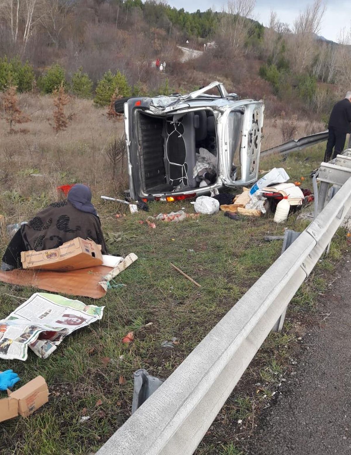 Bolu\'da şarampole devrilen hafif ticari araçtaki 1 kişi öldü, 1 kişi yaralandı
