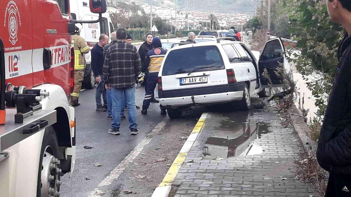 Son dakika... Edremit\'te trafik kazası: 2 yaralı