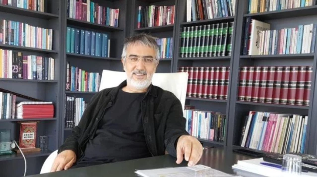 Eski bakanlardan Erkan Mumcu'nun 'yasak aşk' yaşadığı evli gazeteci kim?