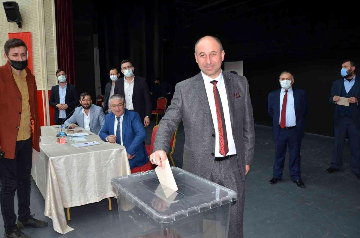 Fatsa Oto Galericiler Derneği\'nde mevcut başkan güven tazeledi