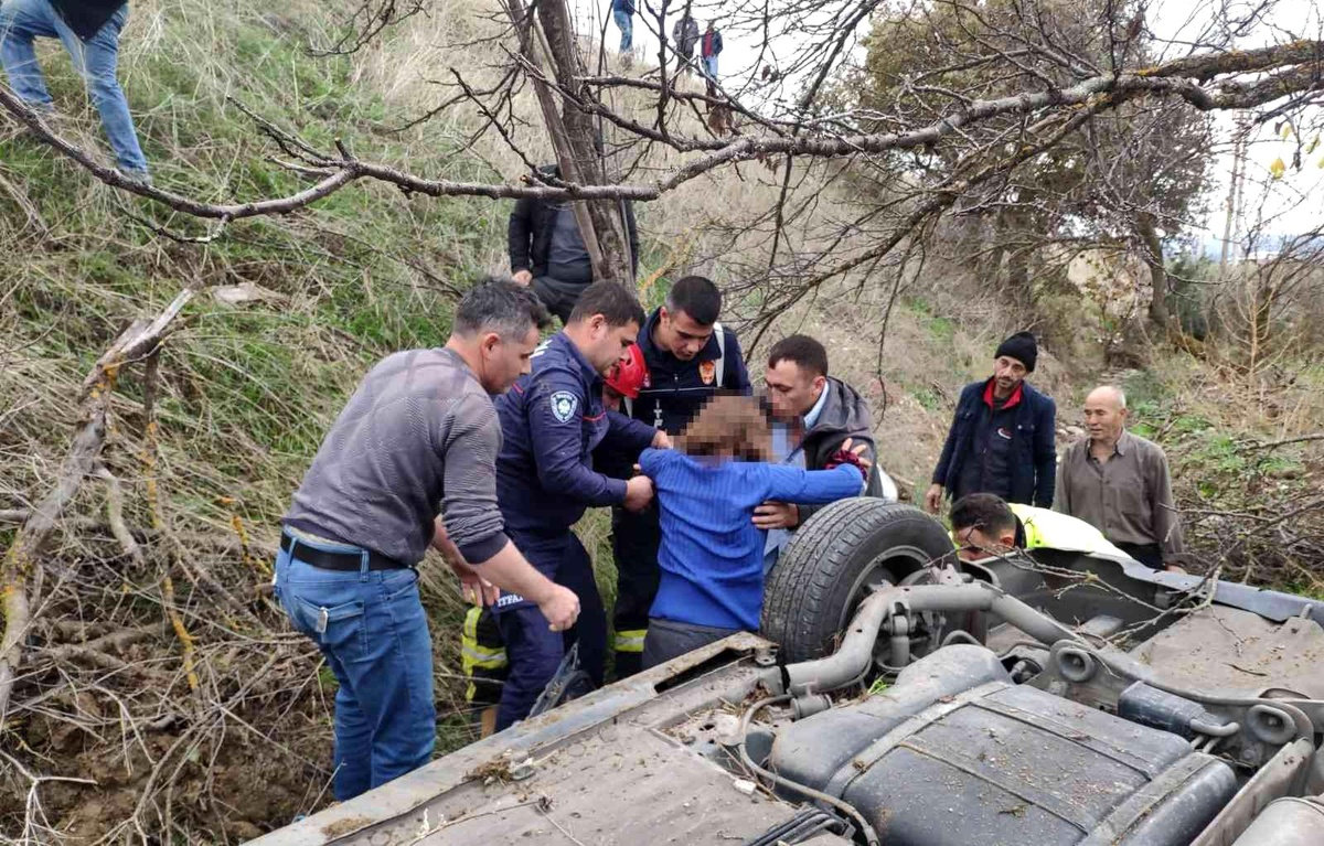 Kontrolden çıkan otomobil takla atıp şarampole düştü: 2 yaralı