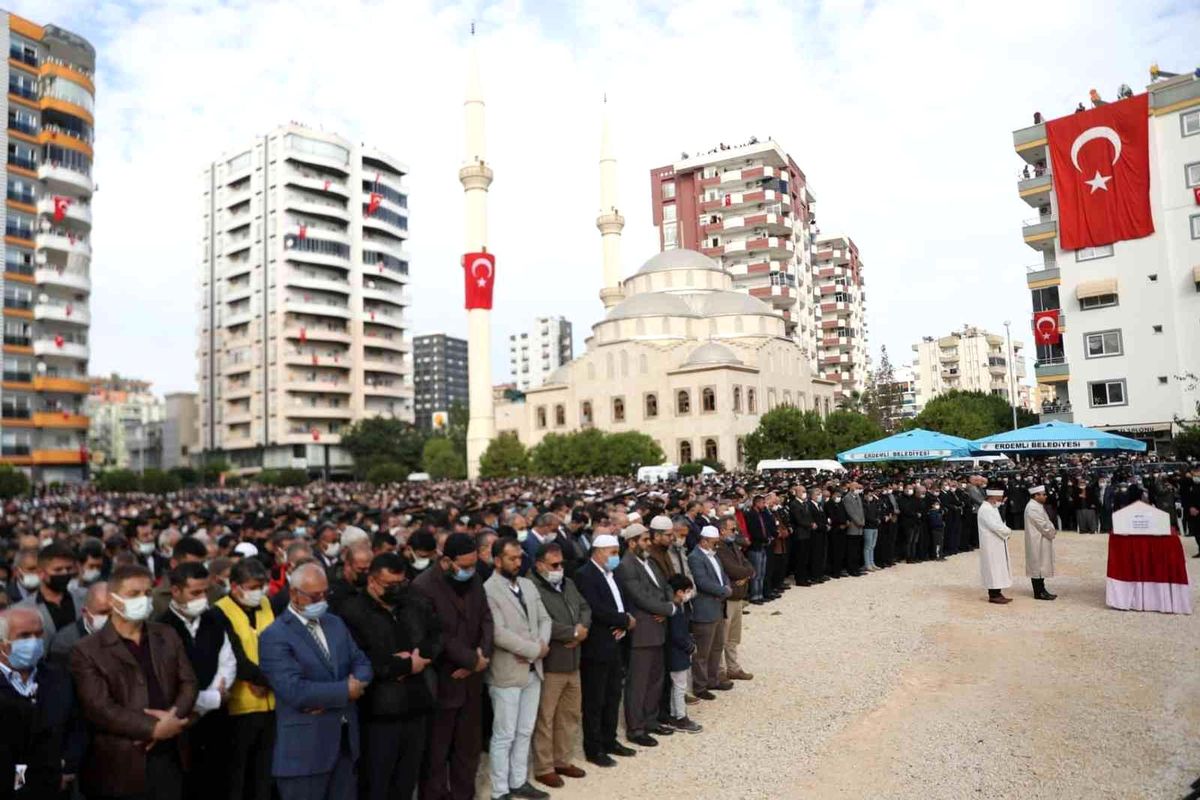 Son dakika haberleri... Mersin\'de şehit cenazesine katılan Bakan Soylu\'dan anlamlı paylaşım