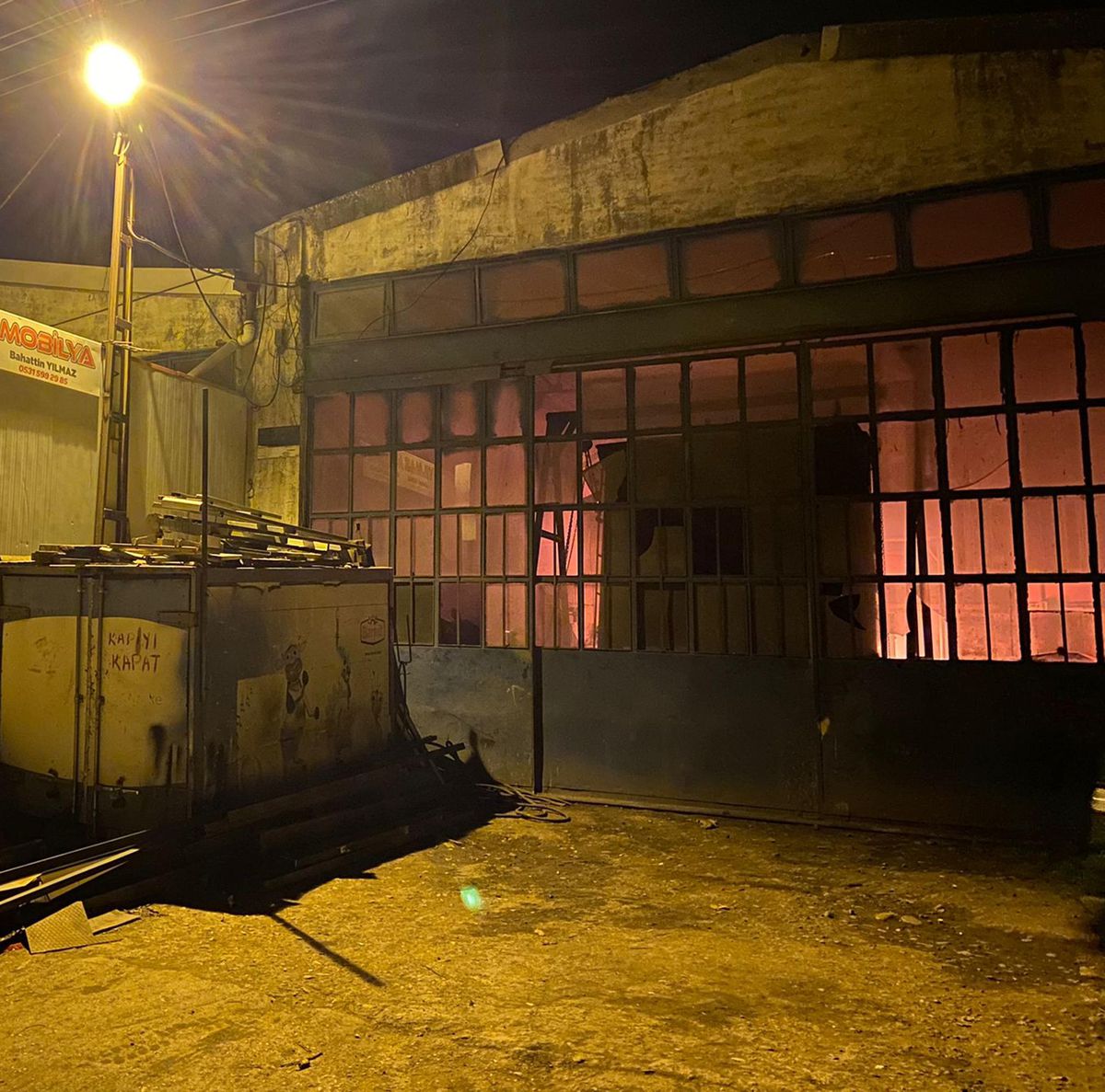 Son dakika haberi: Sanayi sitesindeki yangın gece bekçilerinin ihbarıyla söndürüldü