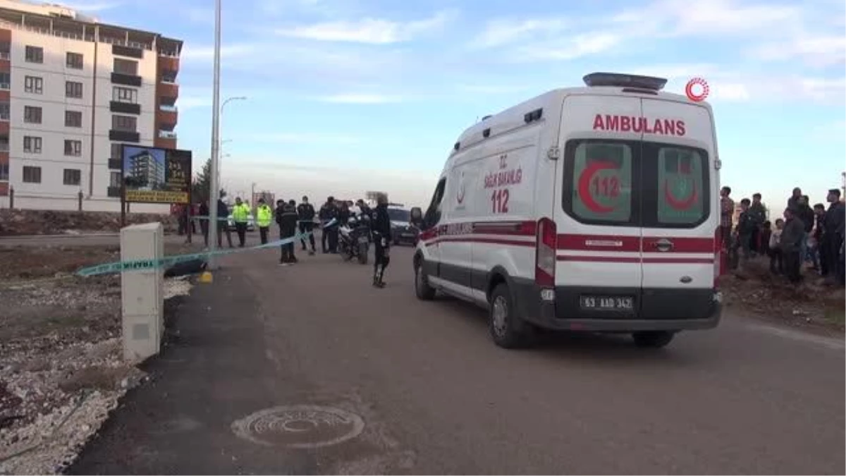 Siverek\'te motosiklet elektrik direğine çarptı: 1 ölü 2 yaralı